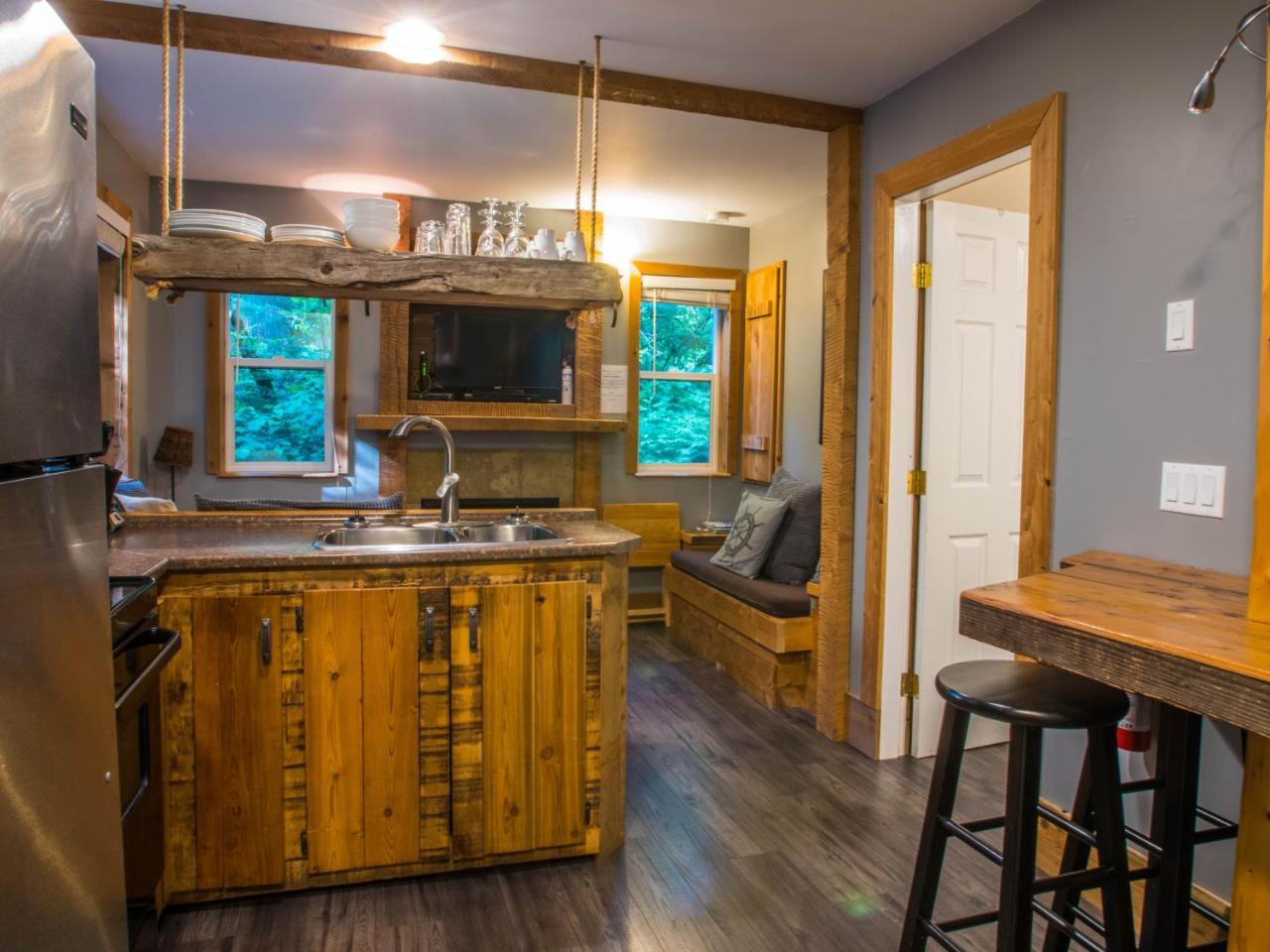 Surfs Inn Rainforest Cottages 우크루렛 외부 사진
