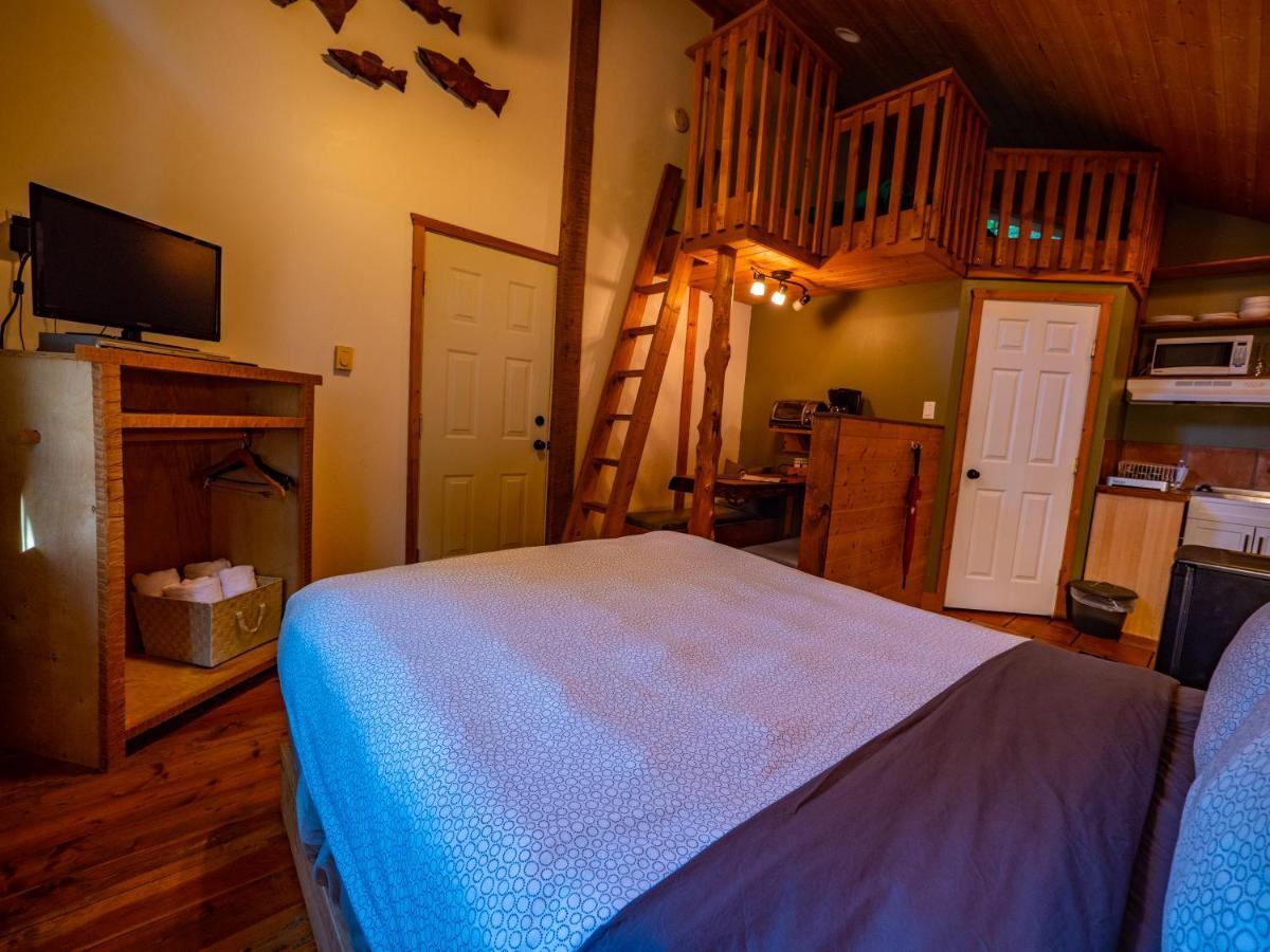 Surfs Inn Rainforest Cottages 우크루렛 외부 사진